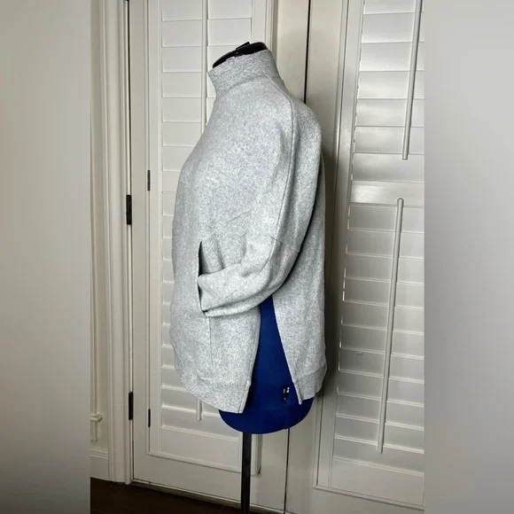 Alo Yoga Women's segment pullover Fleece sweatshirt - Dove Grey - S. - Picture 4 of 16